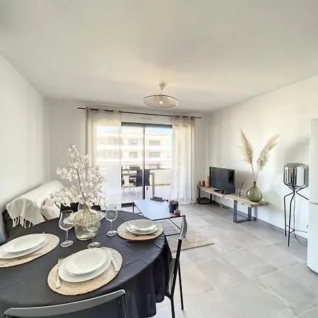 T2 Centre Avec Parking A 5 Min De La Plage Апартаменты