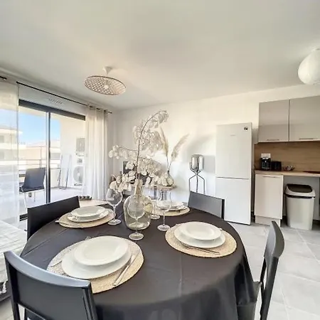 T2 Centre Avec Parking A 5 Min De La Plage Апартаменты *