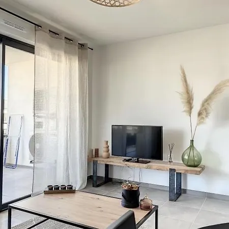 Apartment T2 Centre Avec Parking A 5 Min De La Plage Folelli