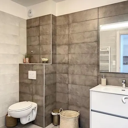 Apartment T2 Centre Avec Parking A 5 Min De La Plage *